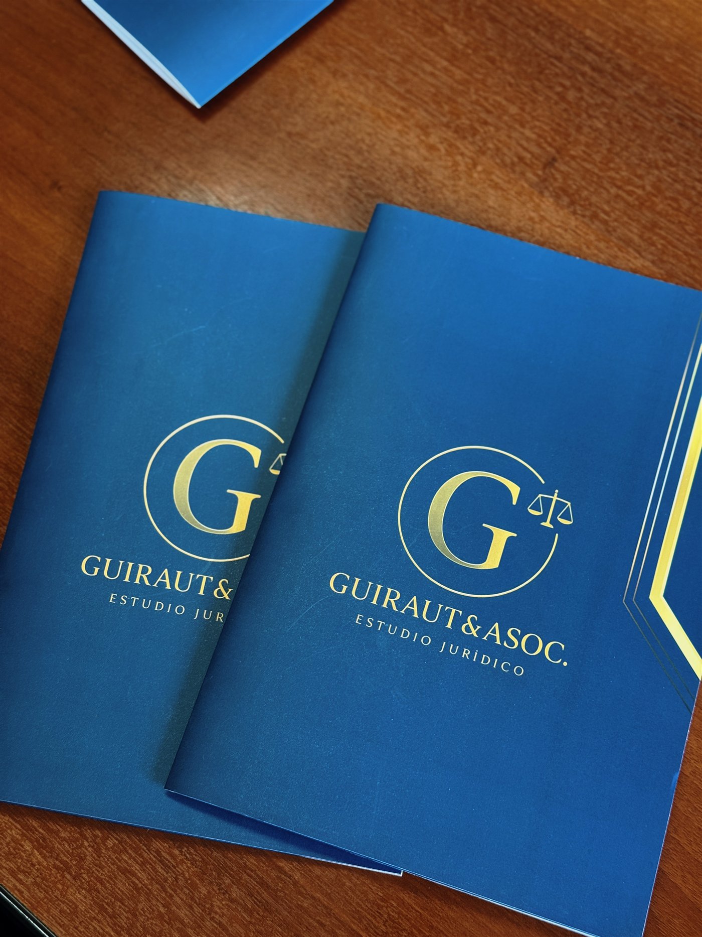 Carpetas institucionales de Guiraut y Asociados